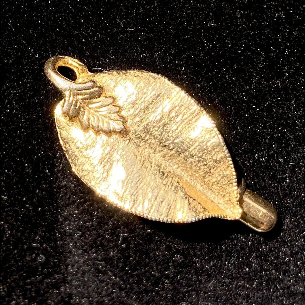 Vintage Gold Leaf Stick Pin Gold Tone Lapel Hat Pin Cute